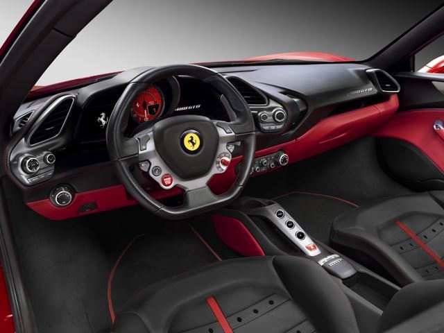 Вы предпочитаете Ferrari 488 GTB Coupe или Spider